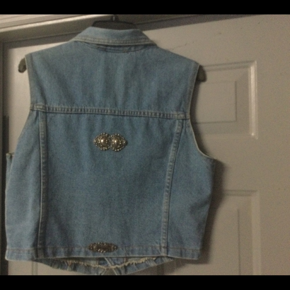 Vest - Picture 4 of 4